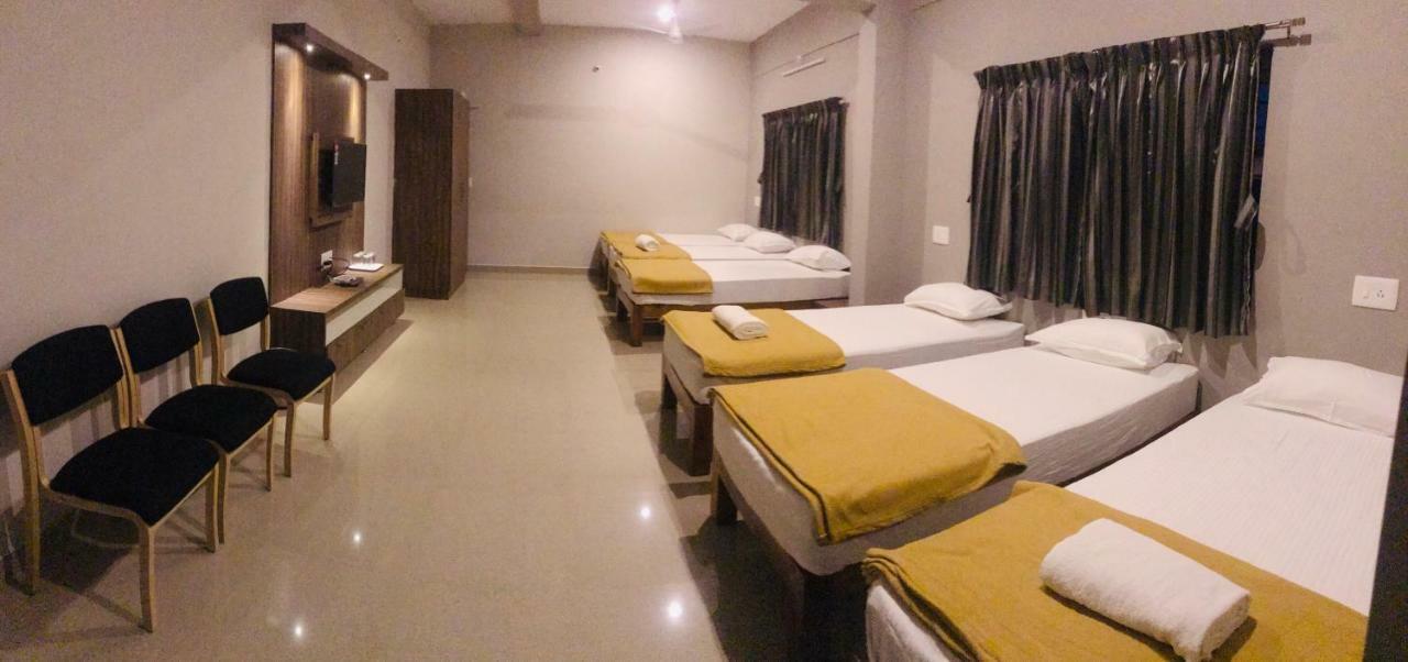 Sharada Residency Hotell Somvārpet Eksteriør bilde