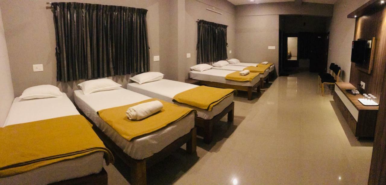 Sharada Residency Hotell Somvārpet Eksteriør bilde